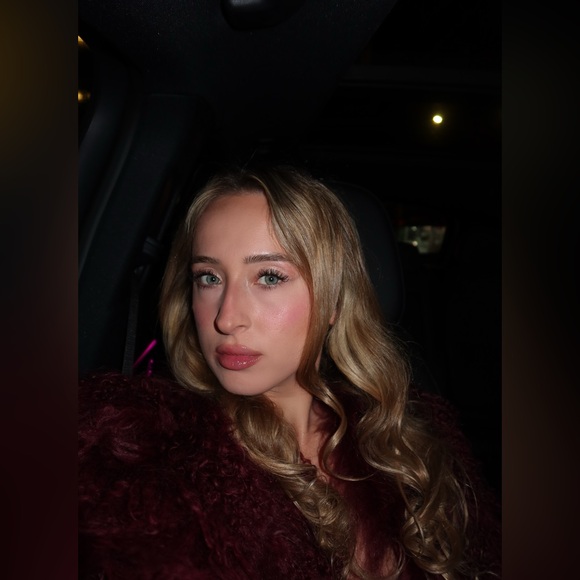 Thanks for stopping by my closet 😍❤️ - Picture 9 of 14